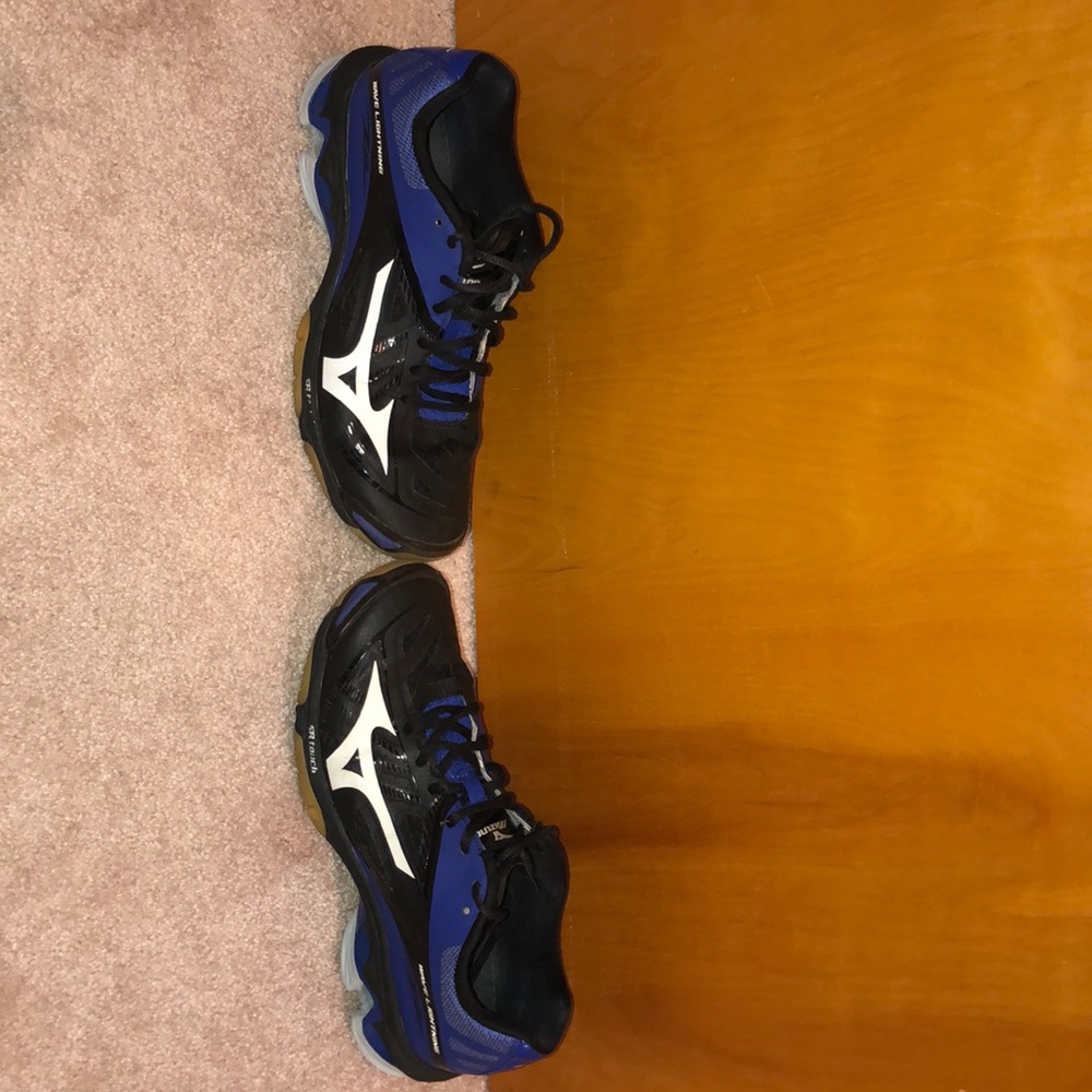 Mizuno Wave Lightning Volleyball Shoes